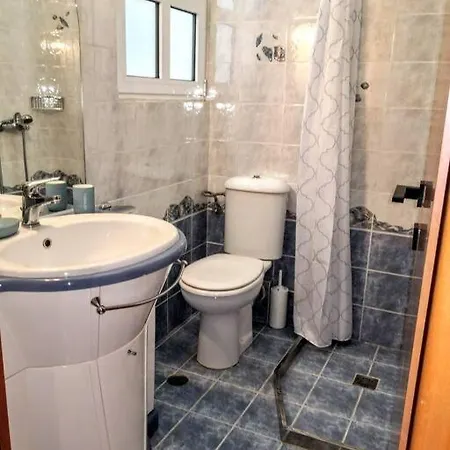 Comfy & Lightful Close To Center Apartment