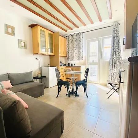 Apartment Comfy & Lightful Close To Center *