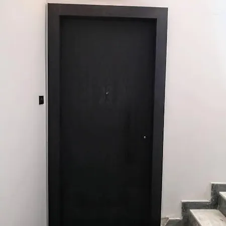 Comfy & Lightful Close To Center Apartment Athens